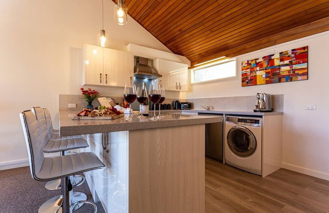 Amazing Lake View Spacious Townhouse with Parking - Photo 10