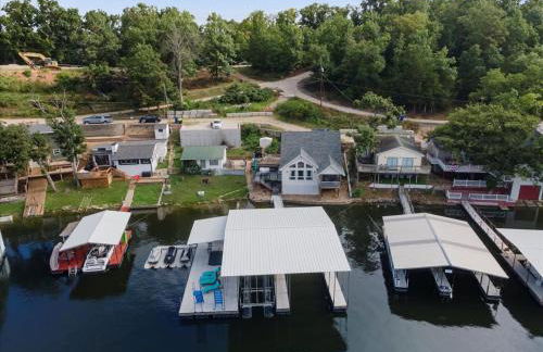 Beautiful Lake Front Home with Private Dock In Lick Branch Cove - Foto 51