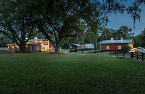 Tranquil Suite with Porch Less Than 2 Mi to Cedar Lakes! - Foto 36