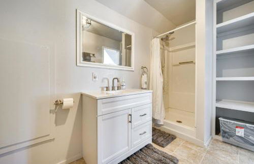 Dolorable Home with Yard - Walk to River! - Foto 26