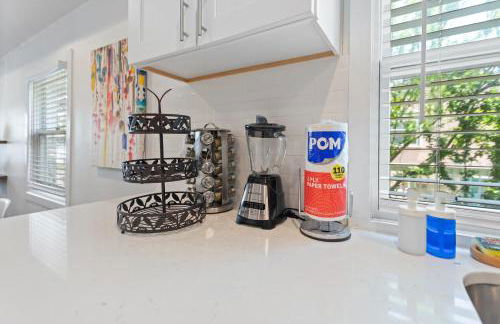 4BR 2BA Hot Tub Home By The Bay - Foto 11