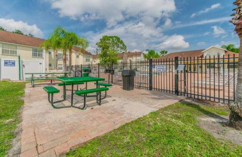 HARRY POTTER LIVES HERE! Unforgettable Home, Pool, Sleeps 8, Near Dis, LOW Rates! - Foto 13