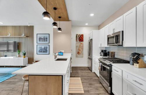 Bywater 2BR w Pool, Gym & King Beds - Foto 33