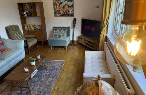 Caterham 3 Bed House, Free on street Parking - Photo 18