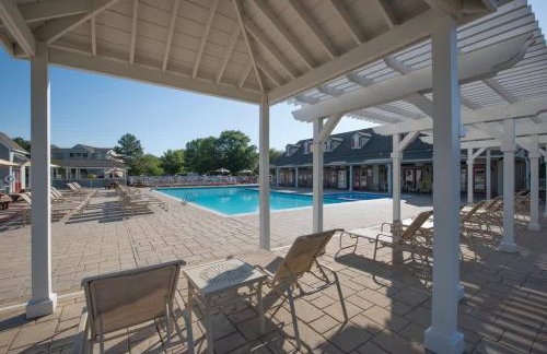 Charming 2BR Colonial Apartment with Resort Access - Foto 41