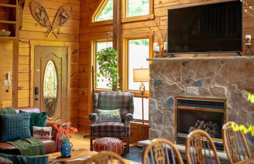 Rustic Ridge Log Cabin: Hot Tub, Games, Views! - Foto 10
