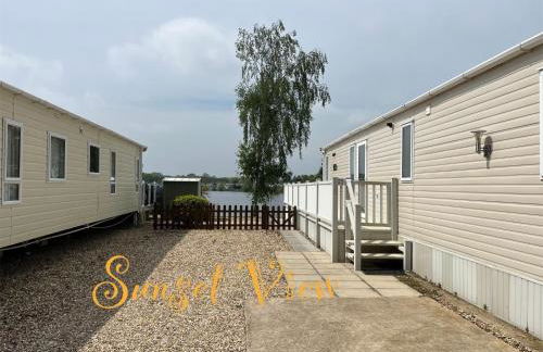 Tattershall Lakes Sunset View Caravan Lakeside, Hot Tub, Garden, Private Fishing Peg & WiFi - Foto 33