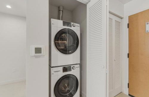 Central Downtown Condo with Pool & Gym - Foto 27