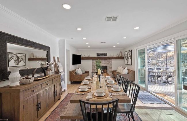 Hidden Oaks Farmhouse by Avantstay Hot Tub, Deck - Foto 2