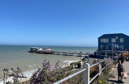 6BR Luxury Beach House Hot Tub & Sea Views - Foto 12