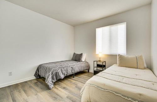 Pool Table and Charcoal Grill Home in Victorville! - Foto 25