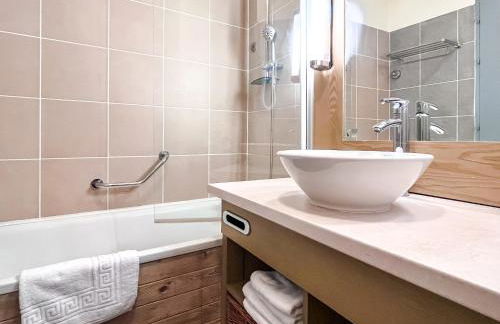 South facing 2-bed apartment with fireplace, Terrasses dEos - Foto 52