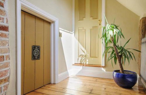 The Famous Harry Potter House, Hot Tub, Cinema Room, Sky TV - Foto 3