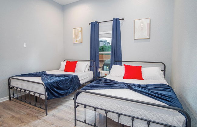 Seize the Moment! 4br/3ba Gem w/ Downtown Views! - Foto 5