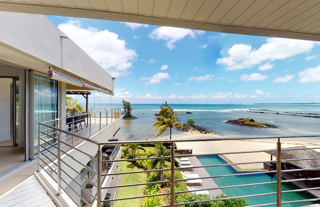 Bon Azur Beachfront Suites & Penthouses with LOV - Photo 35