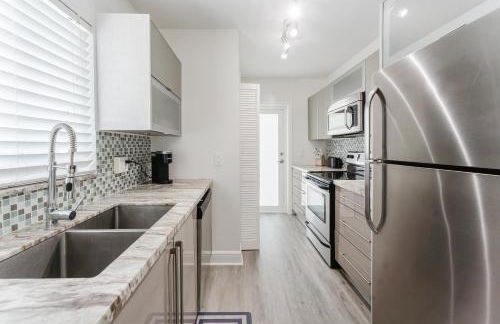 Boca Coastal Waterfront Stay - 2BR 2BA - Pool, Gym, Parking, Walk to Beach - Foto 35