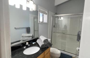 Spacious 3 Bedroom with Beautiful Backyard - Foto 10