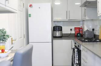 Elegant & Serene 3-BR Retreat Minutes from Heathrow Airport-London- Slough central-Legoland-Ascot-Windsor for Contractors-Families-Relocators-Businesses - Foto 51