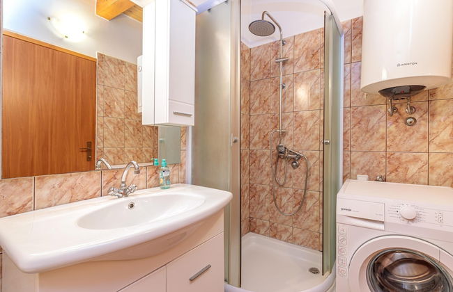 Chalet With Private Whirlpool And Sauna - Photo 16