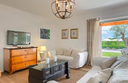 Beautiful Villa Village with tennis court in Tinj - Photo 18