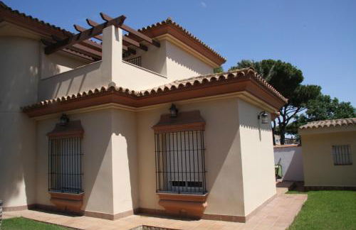 Moderno y amplio chalet, con piscina privada - Foto 20