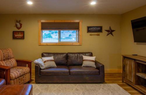 Stunning Salmon Riverfront Cabin - Foto 31