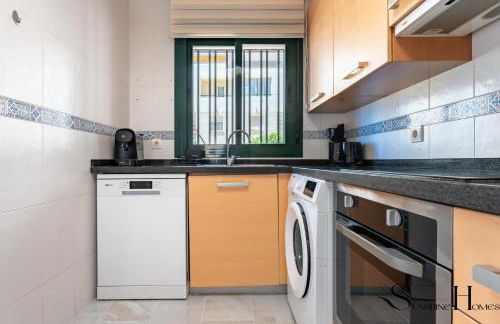 Elegant 2 Bed 2 Bath Apartment, Pool, Views, Parking - Foto 18