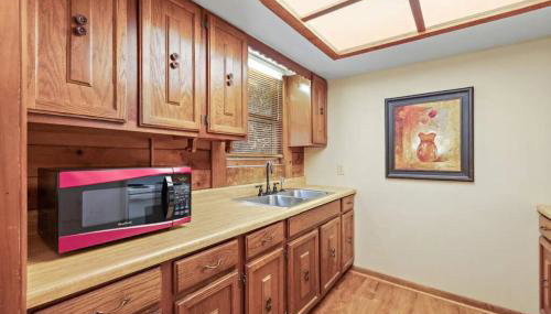 Classic Log Cabin with Fireplace on Quiet River - Foto 3