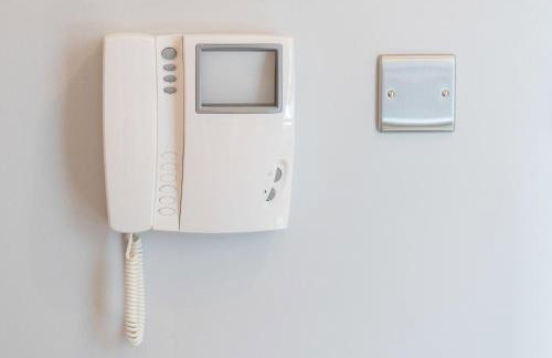 iSTAY APARTMENTS at VIZION - Fully Equipped Modern Serviced Apartments with Balconies, Superfast Broadband, Free Allocated Parking Space, 24h Security, Rooftop Gardens, Located in Central MK - Photo 61