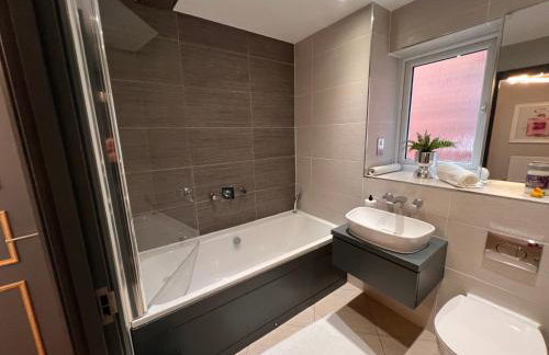 Luxury Durham Home in DH1, Free Parking, No Fees - Foto 29