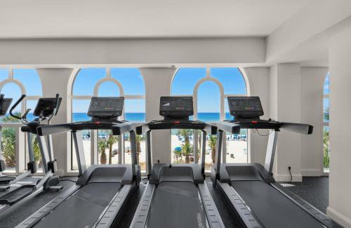 High-rise condo with pool & ocean views - walk to the beach - Foto 29