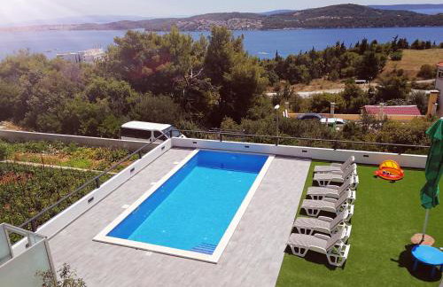 Villa Confido - Luxury 3BR Apartment with Private Pool near Trogir - Photo 39