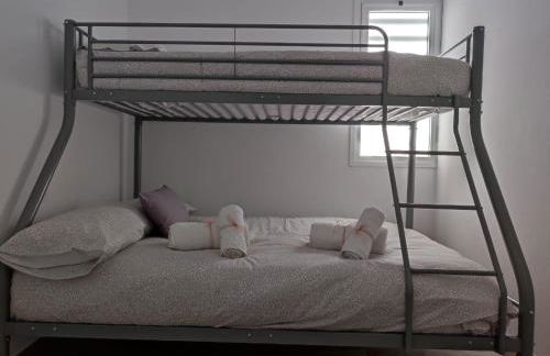 CASA PIRÁMIDE 2. Terraza WiFi y Parking Privado - Foto 14