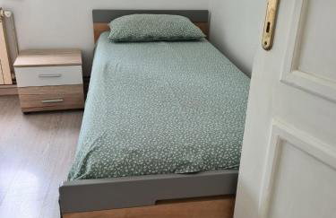 St Anthony's House with Parking - Foto 11