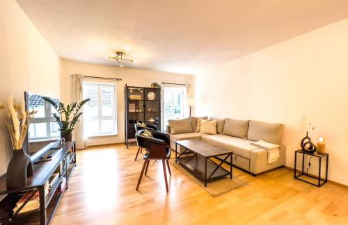 KUELhome - STYLISCHE ZENTRALE WOHNUNG MIT KÜCHE UND PARKPLATZ IN SEITENSTRAẞE - Foto 10