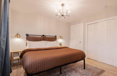 Light-filled retreat w hot tub & firepit - Foto 23