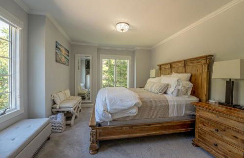 The J Luxury Villa - Southampton Poolside Retreat with Sauna - Foto 78