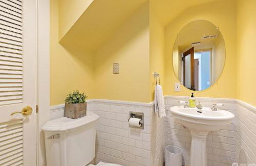 Lakefront Retreat on Lake Washington with Hot Tub Private Dock and Views - Foto 11