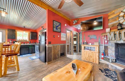 Lakeside Cabin with Fire Pit Near Pine Point Park! - Foto 4