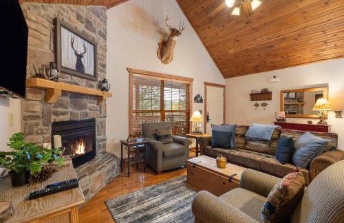 Simon's Treetop Cabin - 2 BDR in Popular Resort - Foto 13