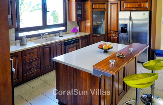 Amazing Luxury Villa, Enormous Heated Pool Jacuzzi, Gym, Games Room In Paphos, - Foto 16