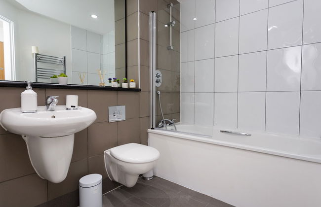 Live in Leeds Sky Penthouse - Photo 27