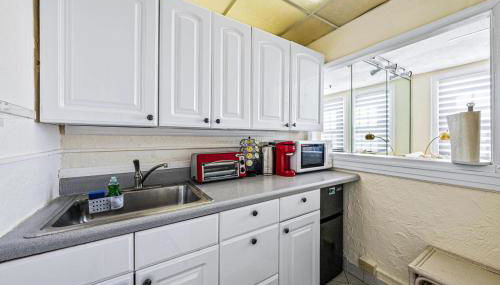 Poolside Oasis with Beach Access - Foto 5