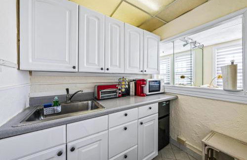 Poolside Oasis with Beach Access - Foto 5