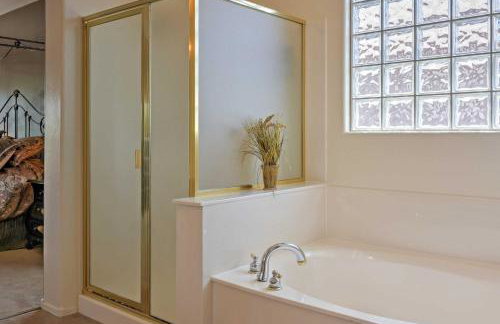 North Phoenix Home with Pool Hike, Swim and Shop! - Foto 13