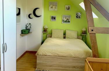 Le So Sweet, maison avec jardin clos, terrasse aménagé, jeux et jouets, baby foot, flipper, table de ping pong, à 1km de la plage d' Omaha beach et près Port en Bessin - Foto 17