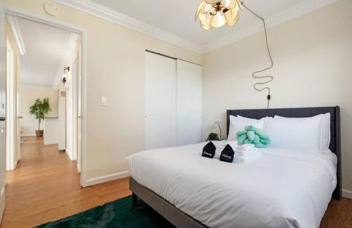 Mountain View 2BR Retreat with Private Deck - Foto 10