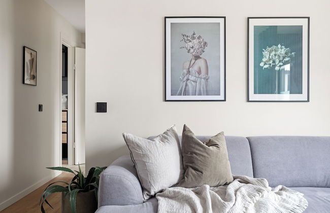 Home Away Apartments - Photo 10