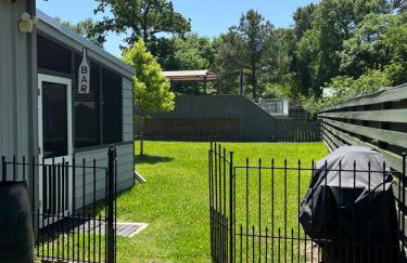 Cozy Barn with Pool Access & Near Lake Conroe - Foto 27