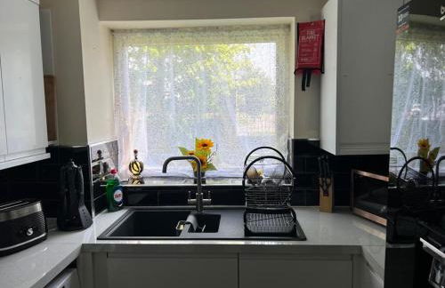 Modern Beautiful Gated Two Bed Apartment - Foto 19